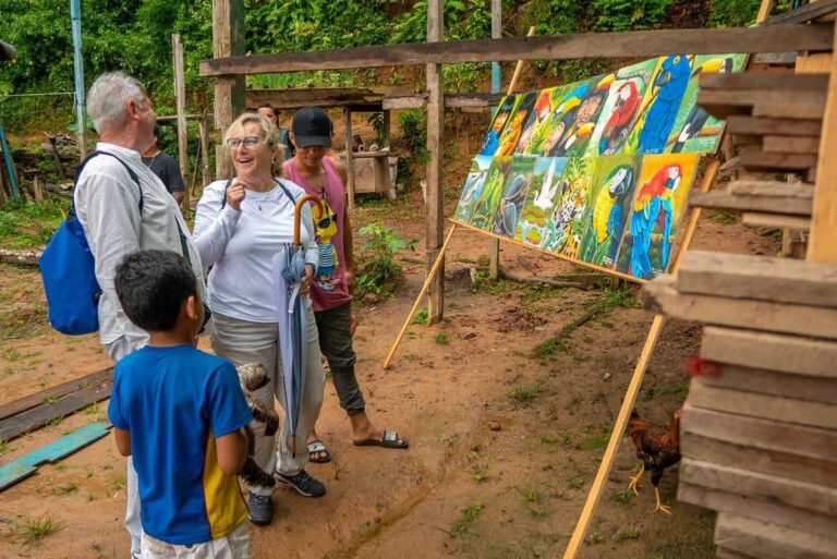 Em Parintins, dólar na mão da comunidade da Serra da Valéria movimenta a economia local