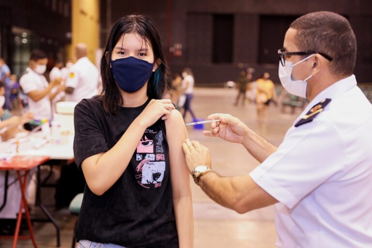 Confira os locais para se vacinar com a bivalente contra a Covid-19 neste sábado (29)