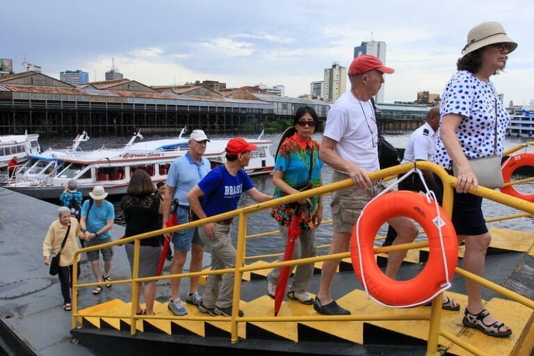 Mais de 13 mil turistas estrangeiros passaram por Manaus a bordo de luxuosos navios cruzeiros