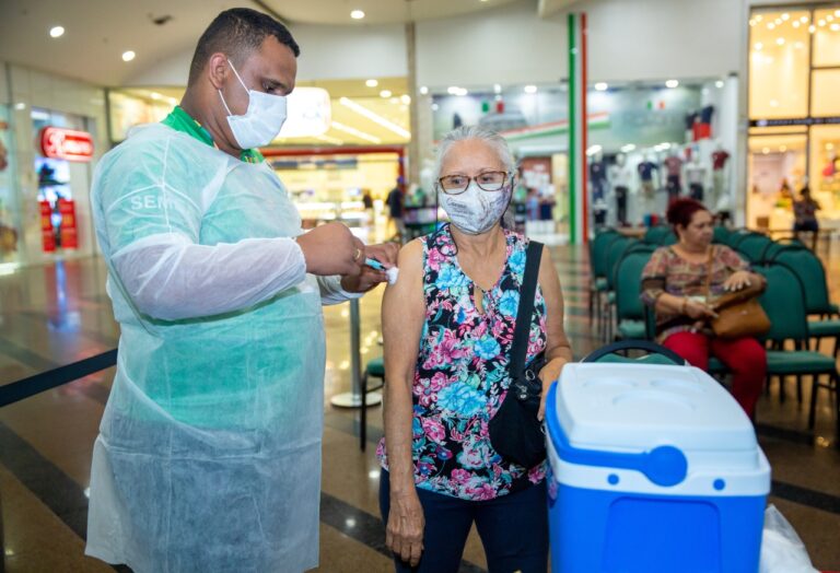Manaus registra baixa adesão de grupos prioritários na vacinação contra a influenza