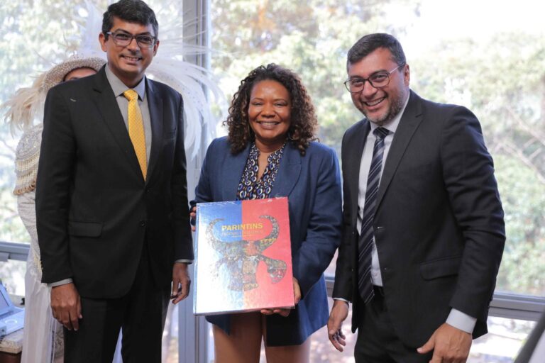 Wilson Lima convida Margareth Menezes para conhecer o Festival de Parintins