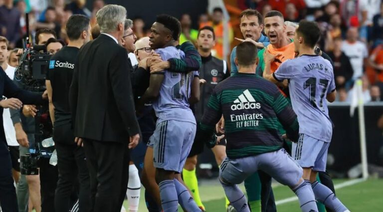 Sete suspeitos por ataques racistas contra Vini Jr. são presos na Espanha