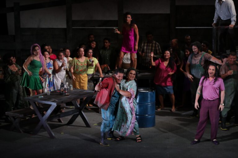 Espetáculo ‘Peter Grimes’ se apresenta no Teatro Amazonas