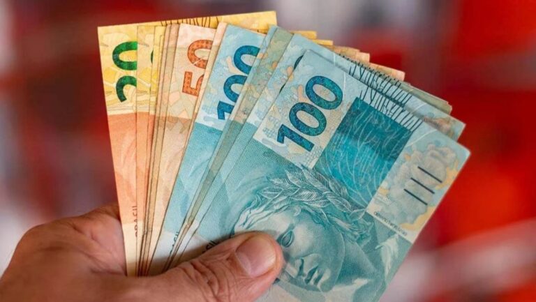 Salário mínimo de R$ 1.320 entra em vigor nesta segunda (1º)