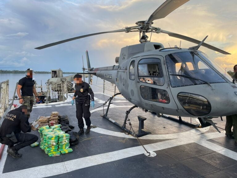 Quase meia tonelada de pasta base de cocaína é encontrada em pista clandestina no AM