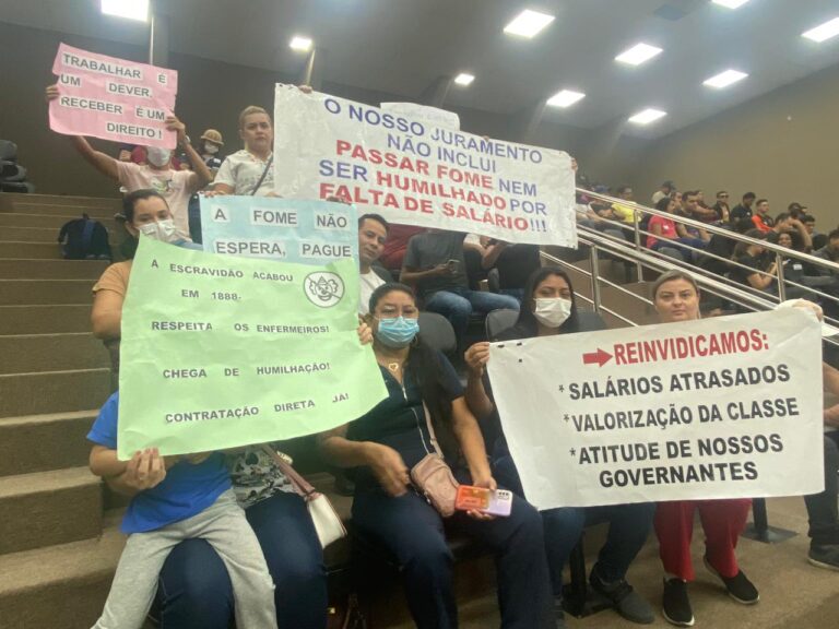 Funcionários da Saúde do Amazonas protestam na Aleam por atrasos de salários