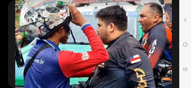 Perito de empresa de micro-ônibus envolvido em acidente fatal agride imprensa no Parque 10