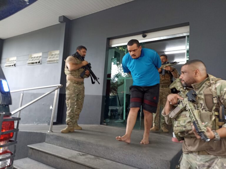 Criminosos são presos com armas, munições, drogas e mais de R$ 8 mil em Manaus