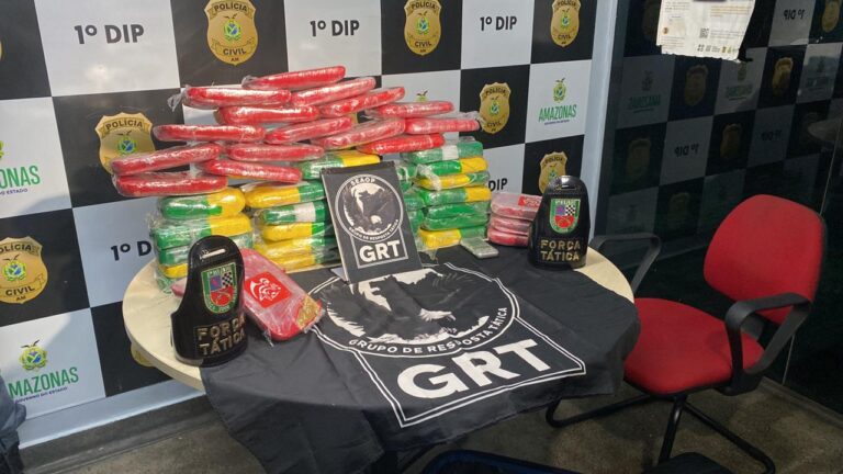 Trio é preso com malas recheadas de drogas no Porto de Manaus; veja vídeo