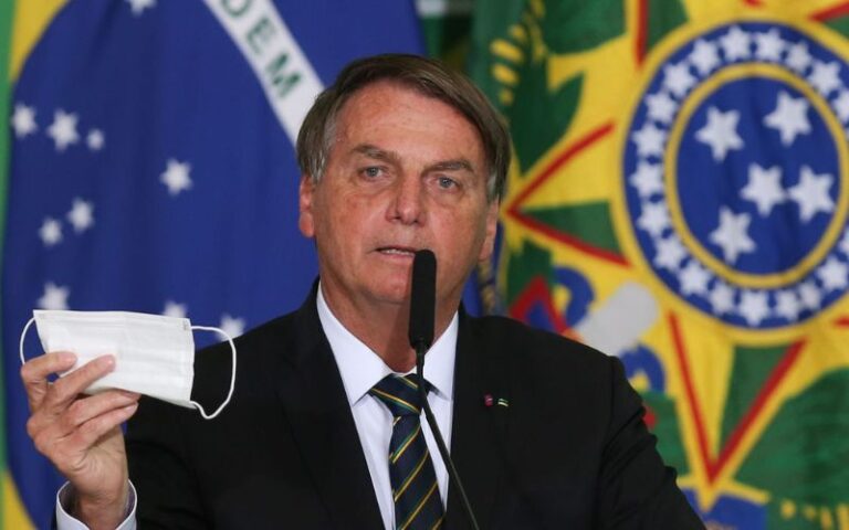Justiça bloqueia R$ 87 mil de Bolsonaro por se negar a usar máscara na pandemia