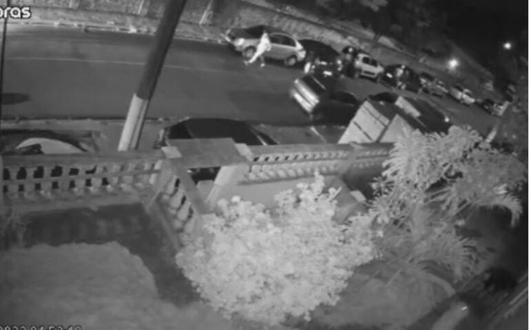 Vídeo: mulher e namorado são perseguidos e esfaqueados pelo ex-marido em Manaus