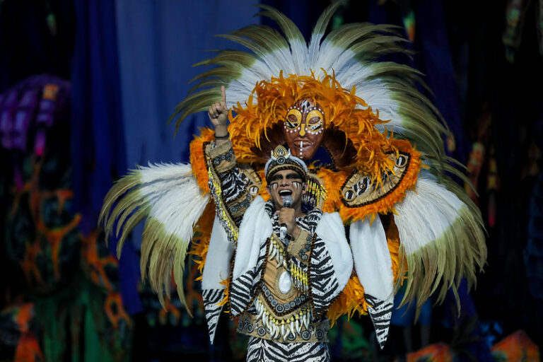 Com espetáculo de itens, Caprichoso emociona torcedores azulados