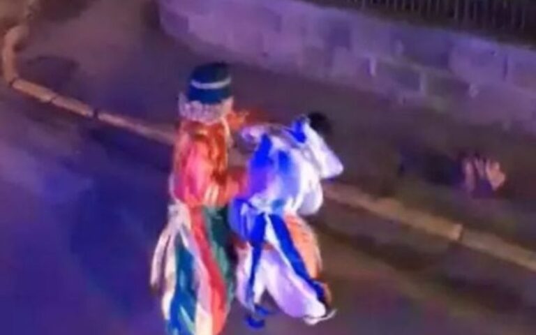 Patati e Patatá trocam socos durante apresentação; veja vídeo