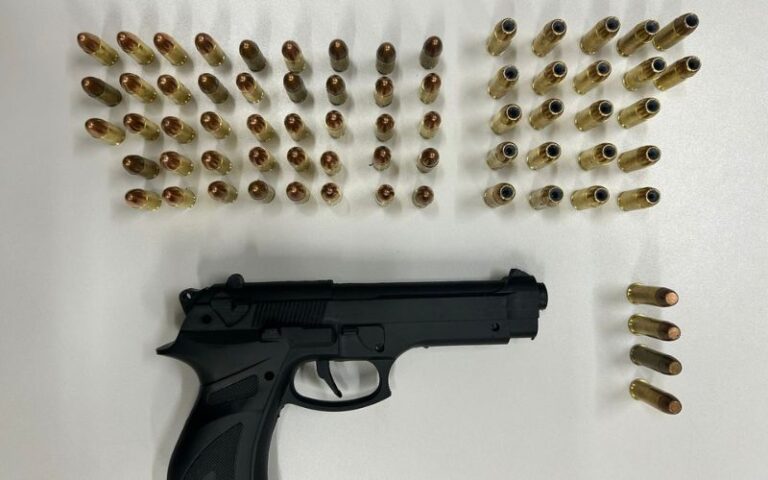 Aluna de 15 anos leva munições de traficantes para escola em Manaus