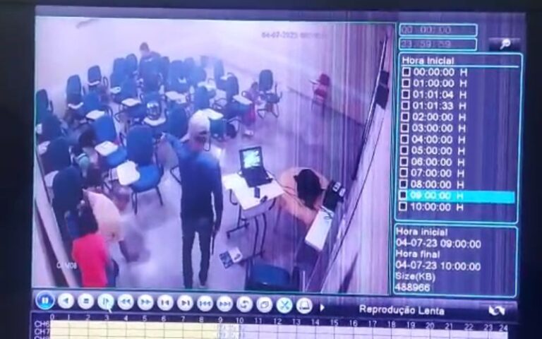 Vídeo: funcionários e alunos são feitos reféns durante assalto em autoescola de Manaus