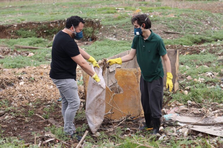 Ação organizada por Amom recolhe quase 10 toneladas de lixo da orla do São Raimundo