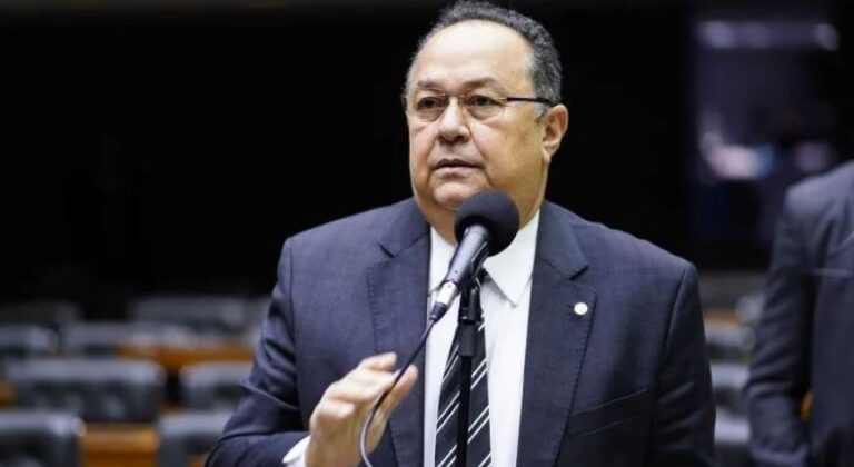 TRE do Amazonas tem maioria para cassar mandato de Silas Câmara