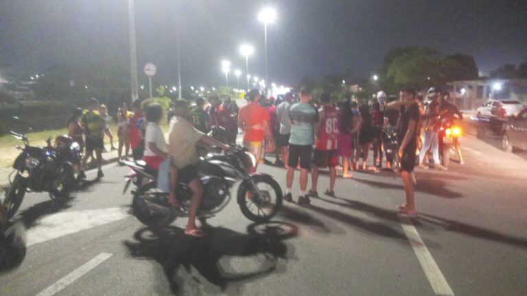 Motociclista morre após colidir com ambulância em Manaus