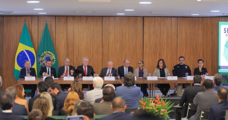 Wilson Lima cobra de governo Lula ações de enfrentamento a estiagem e queimadas no AM