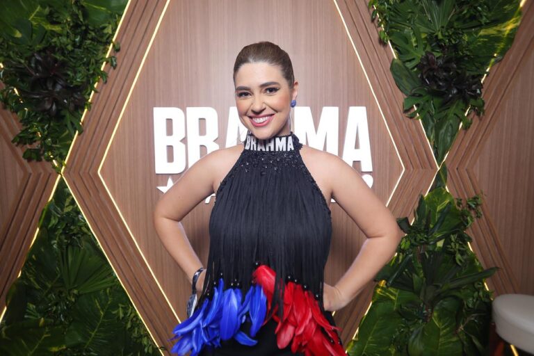 Vivian Amorim brilha na primeira noite do Camarote Brahma no Festival de Parintins 2024
