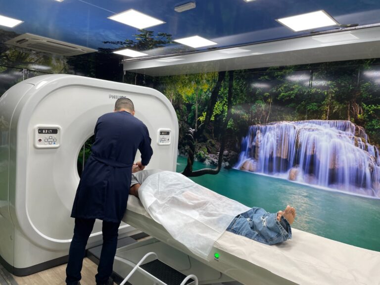 Unidades móveis de saúde levam atendimento médico a comunidades isoladas no AM