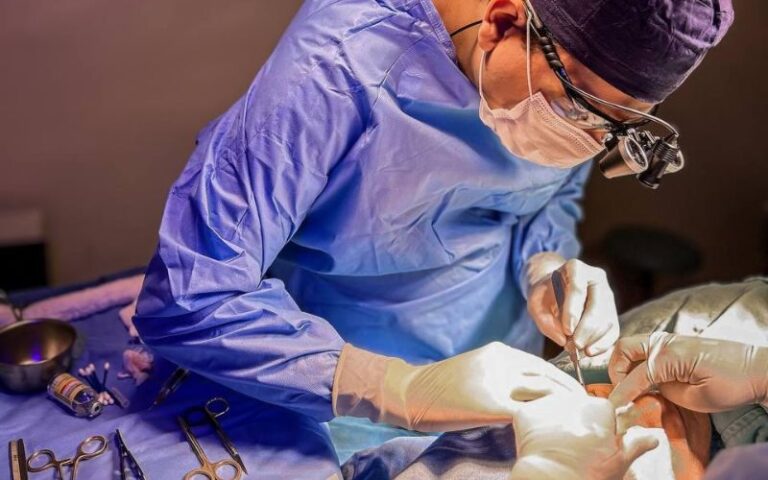 Cirurgião plástico amazonense explica sobre cirurgia redutora de mamas