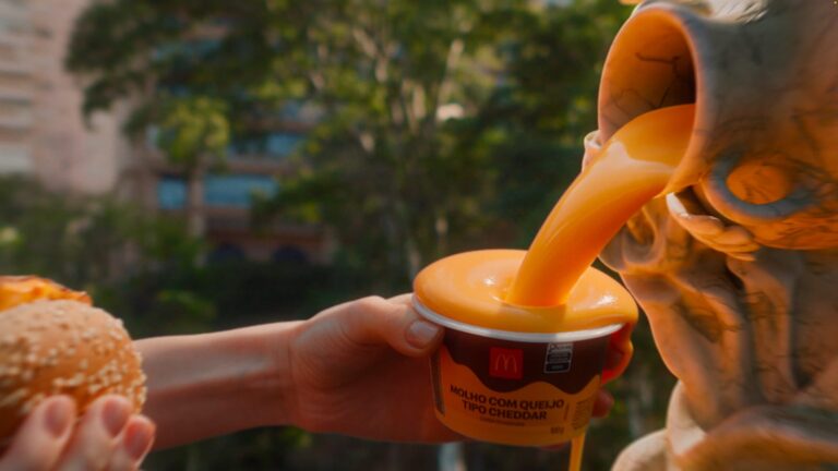 No Méqui, tá liberado mergulhar na Piscininha de Cheddar!